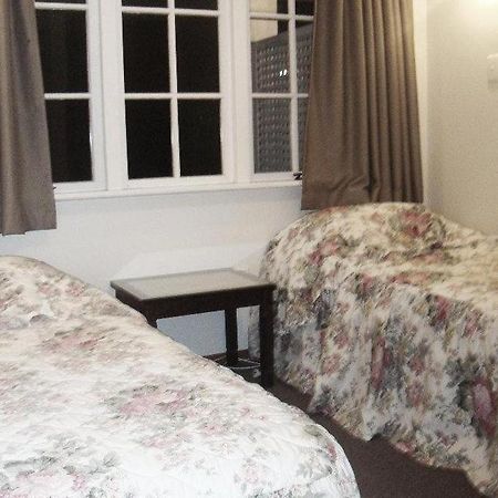 Browns Bay Olive Tree Motel & Apartment Okura Bush Bagian luar foto