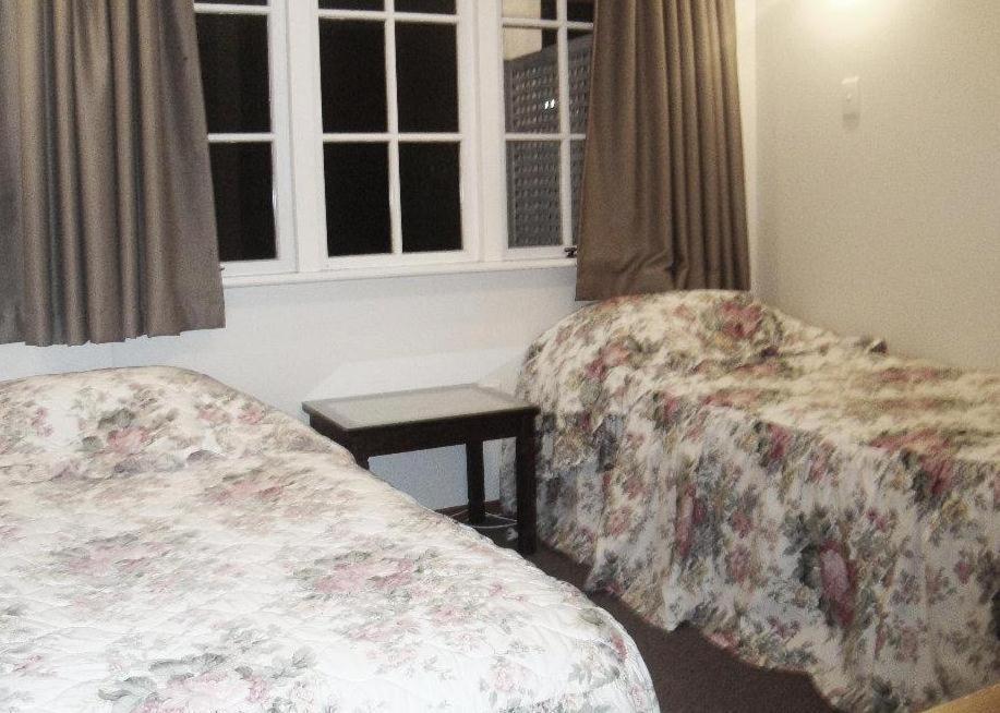 Browns Bay Olive Tree Motel & Apartment Okura Bush Bagian luar foto