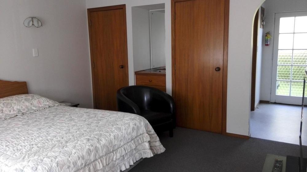 Browns Bay Olive Tree Motel & Apartment Okura Bush Bagian luar foto