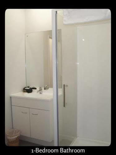 Browns Bay Olive Tree Motel & Apartment Okura Bush Bagian luar foto